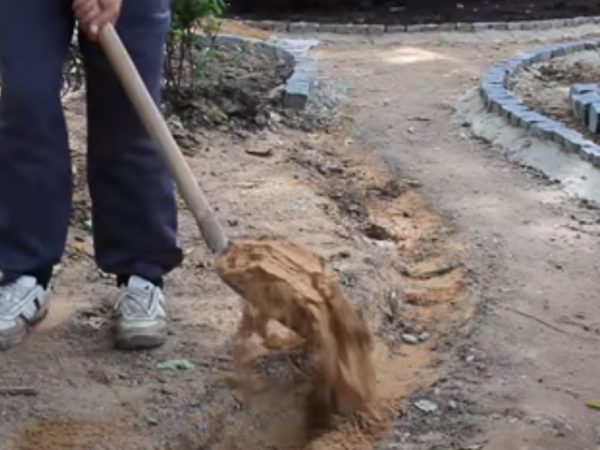 Как сделать садовые дорожки из щебня своими руками