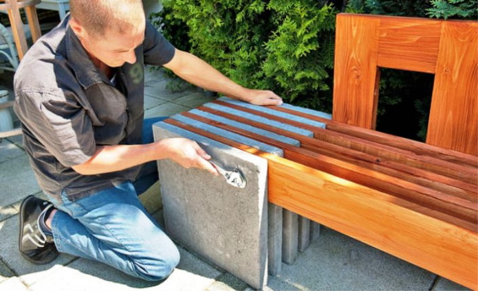 Как сделать садовую скамейку своими руками?