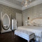 Серо-белая спальня в классическом стиле