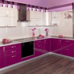 Яркий фасад кухонной мебели - прекрасный способ сделать кухонный интерьер живым и теплым