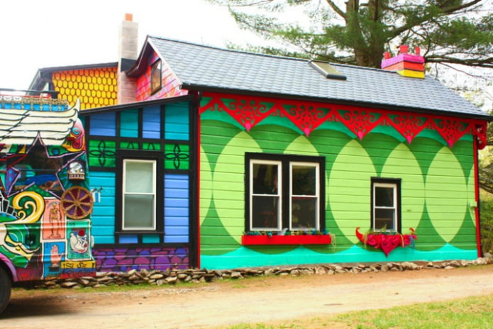 Примеры покраски фасада деревянных домов