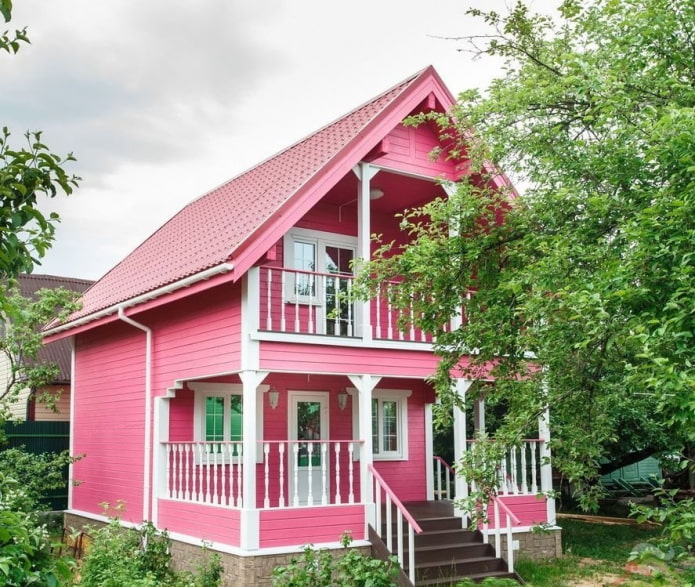 Примеры покраски фасада деревянных домов