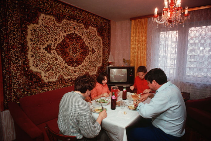 8 самых популярных фактов про дома и быт в СССР, которые в наши дни кажутся странными