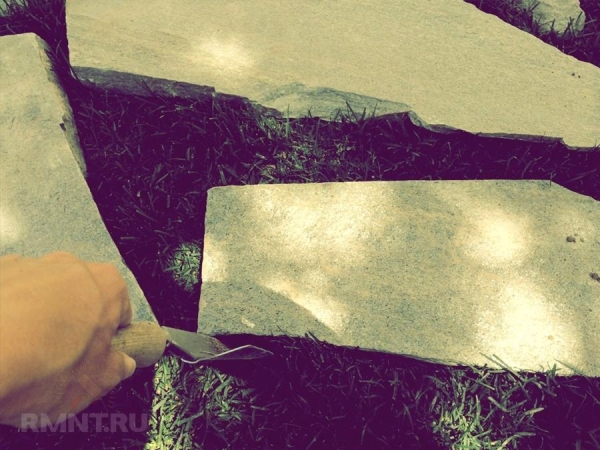 





Как сделать шаговую дорожку из плит песчаника



