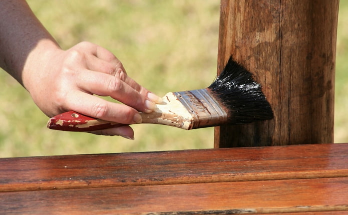 Как сделать, чтобы деревянный столб не сгнил?