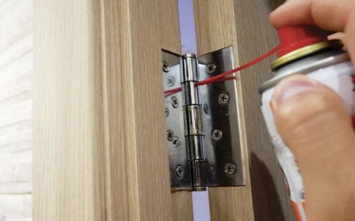 Как самостоятельно разобрать ручку от двери?
